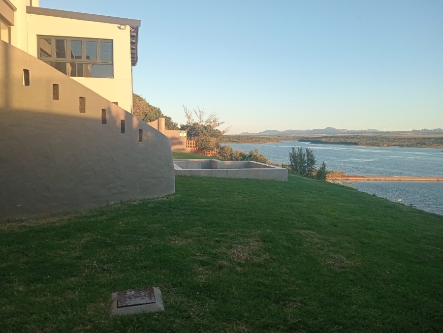 5 Bedroom Property for Sale in Paradise Beach Eastern Cape